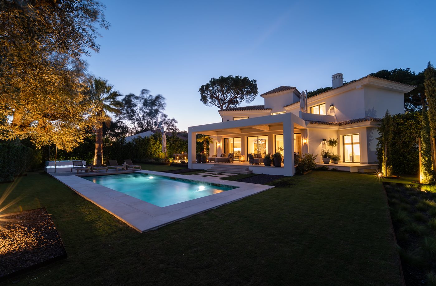 Villa Marbella: Eleganz und Komfort mit dem Lamellendach Alba Liberty 