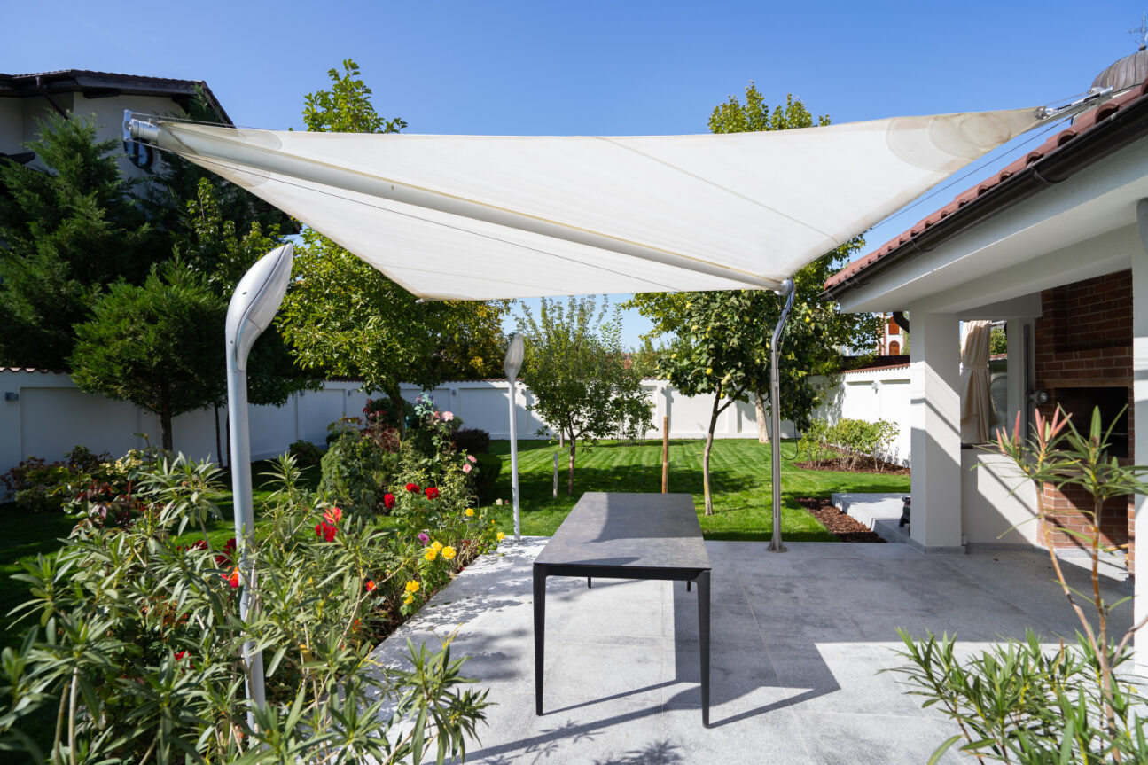 Voiles d'ombrage pour le jardin : que choisir et comment les positionner