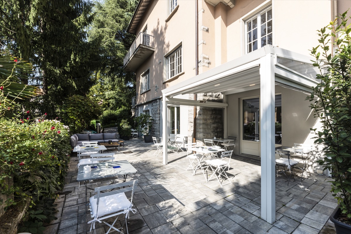 Ospitalità outdoor con Pergotenda ® Palladia®