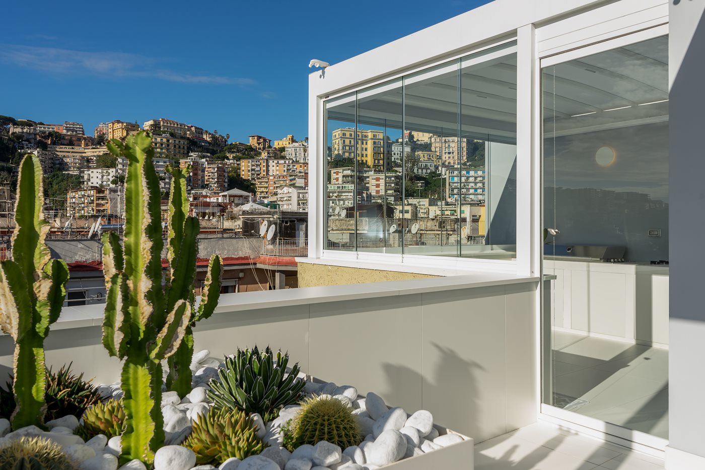 Citoyens de l’outdoor :Bioclimatiques, Pergotenda®, Sun Sails, le nouveau concept de la vie en plein air.