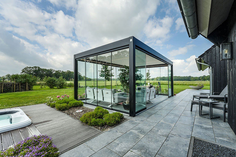 Een zelfdragende pergola kiezen voor in de tuin