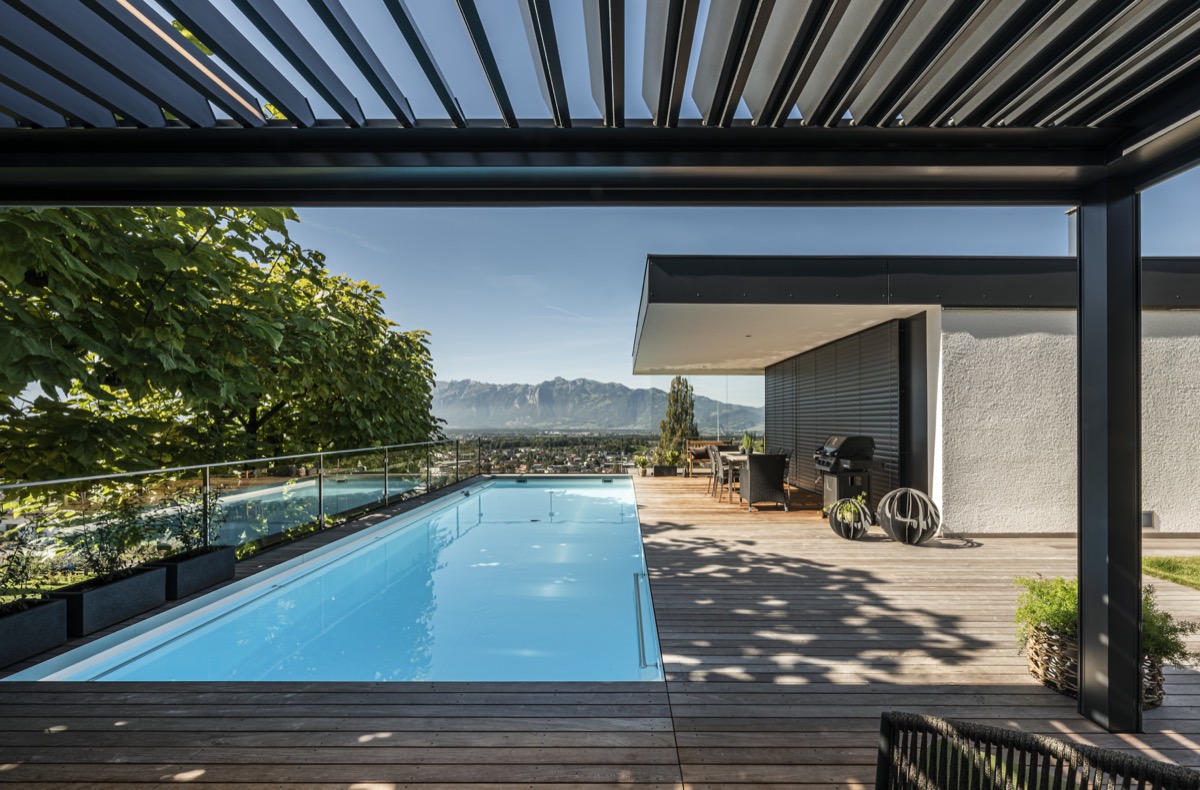 : IMAGO®: Design und Natur für eine entspannende Oase am Pool