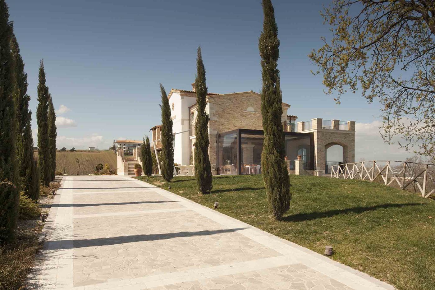 A country house between tradition and innovation 