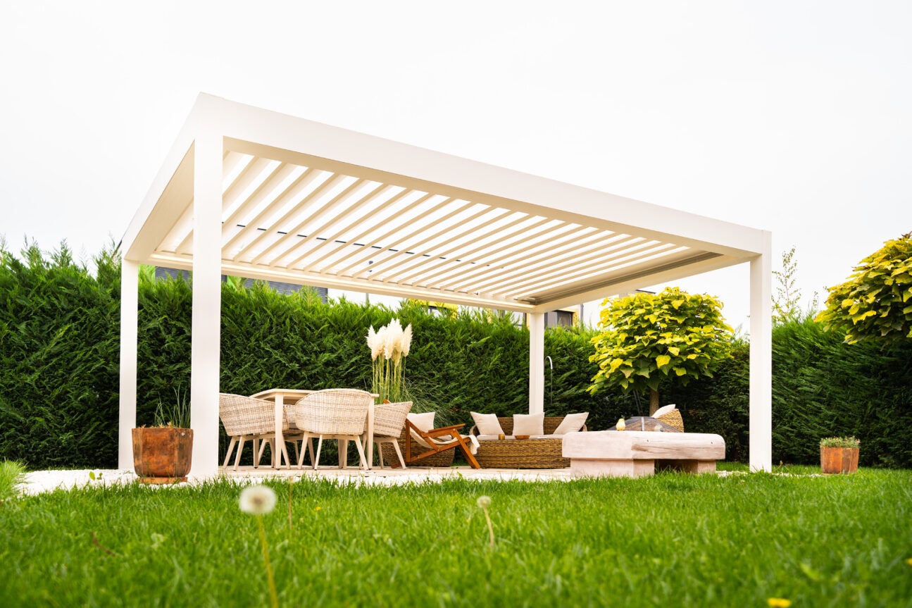 Cómo cubrir un patio exterior con las soluciones Corradi